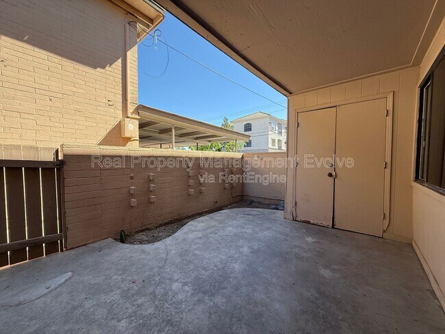 Building Photo - 6565 N 19th Ave