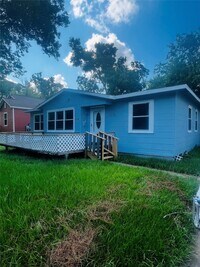 Building Photo - 2010 Bogatto St