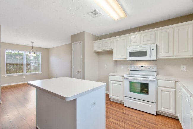 Building Photo - 16225 Summerset Estates Blvd