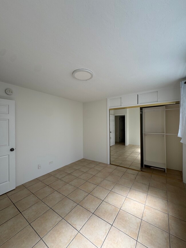 Building Photo - 2355 Ala Wai Blvd