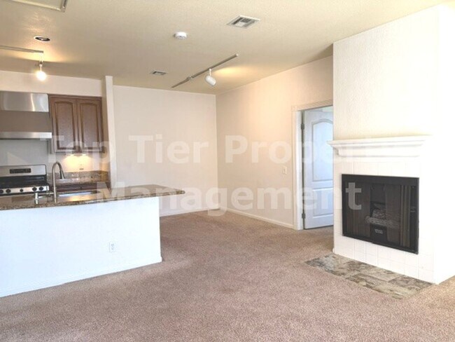 Building Photo - ***Dual-Primary 2 bed / 2 bath Condo in Carmel Valley - Available NOW***