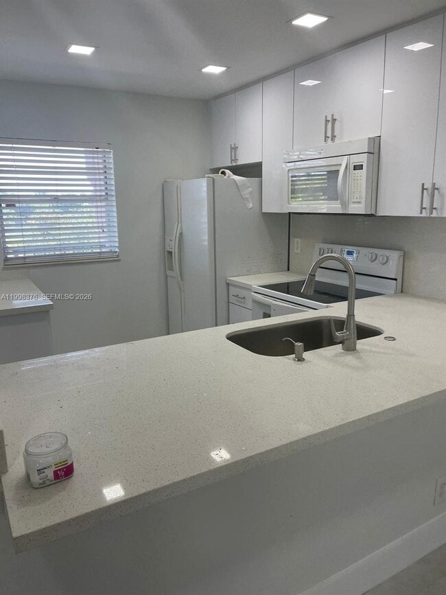 Building Photo - 9460 Tangerine Pl