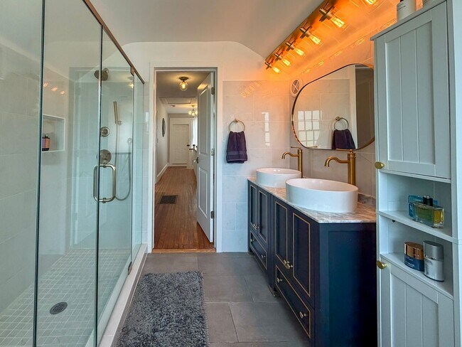 Building Photo - Luxury Historic Home Near UF | Fully Renovated 3BR/2BA with Private Yard & Premium Finishes