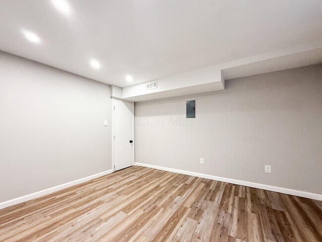 Building Photo - 1828 Bairsford Dr