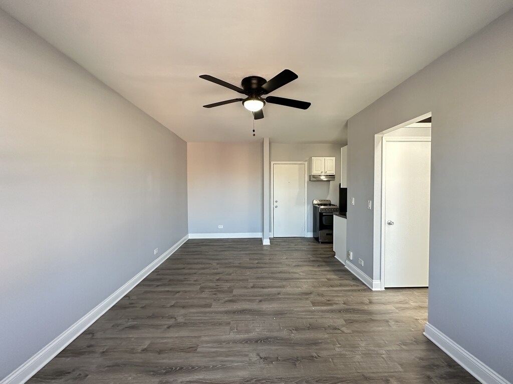 Building Photo - 4027 N Kenmore Ave