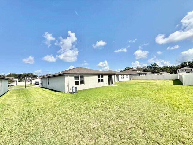 Building Photo - 3410 Bonsilva St
