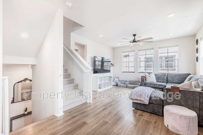 Building Photo - 40709 Melrose Dr