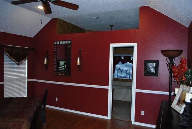 Building Photo - VIEW NOW/COMING SOON - Charming 3 Bed Home in NRH | Open Kitchen + Spacious Backyard