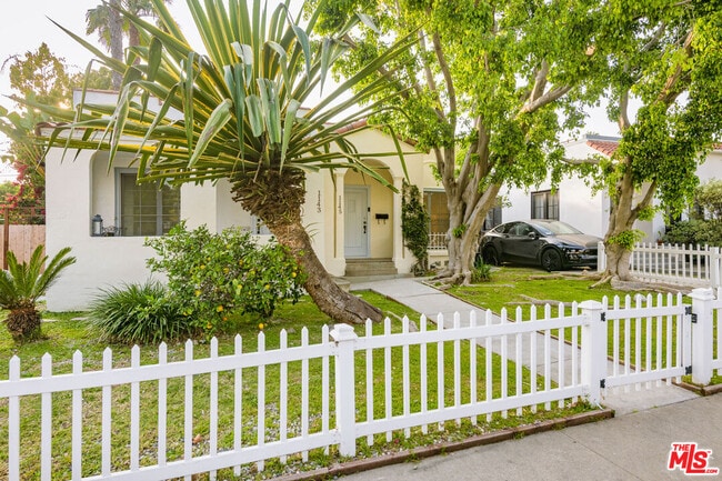 Building Photo - 1145 Poinsettia Dr