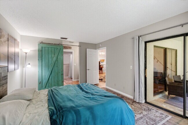 Building Photo - 460 Hardwood Pl
