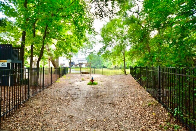 Building Photo - 1402 Hamlin Park Cir