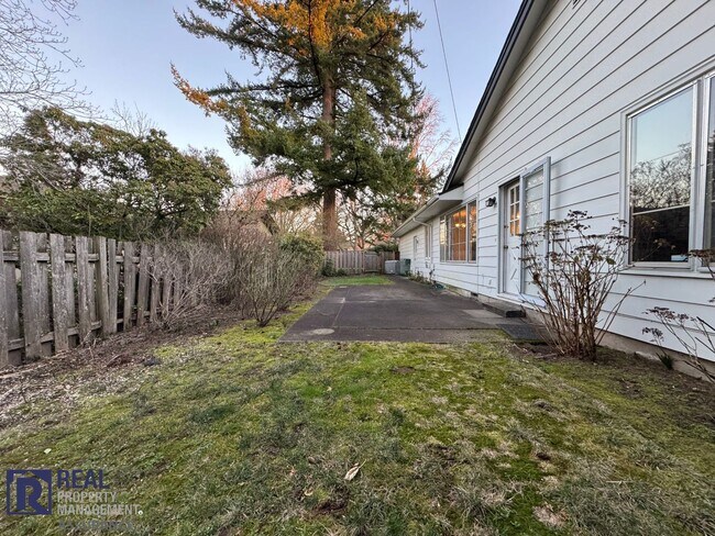 Building Photo - Charming 4 bedroom Rambler!