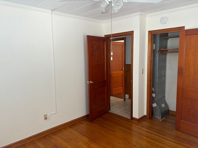 Building Photo - 2 Bedroom Apt for Rent!!