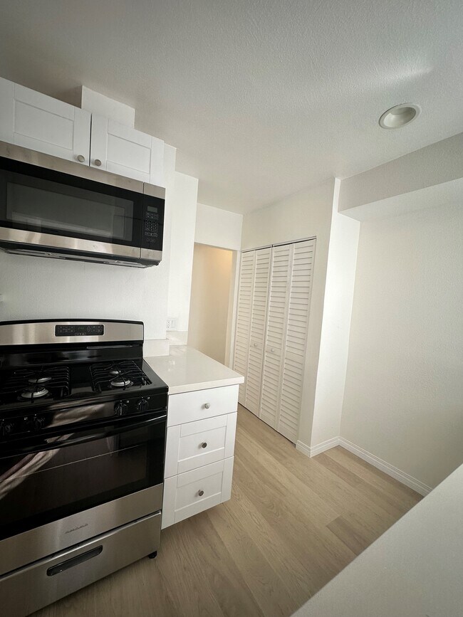 Building Photo - 4160 W 167th St