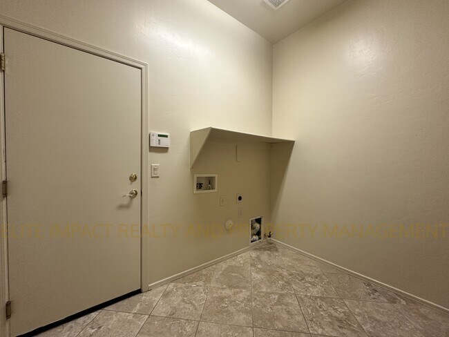 Building Photo - 6166 N Placita San Agustin