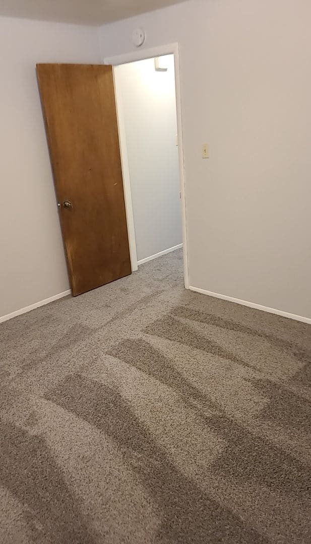 Building Photo - Updated 2 Bedroom Apartment with Private P...