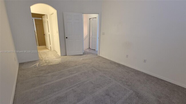 Building Photo - 5010 S Harbor Isles Dr