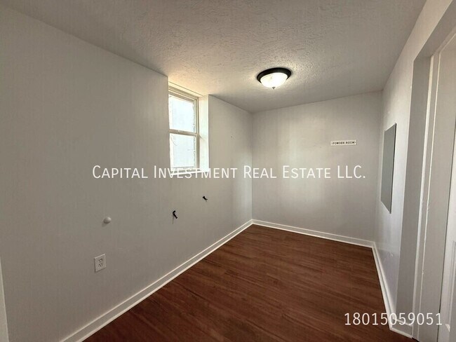 Building Photo - 1386 S 900 W