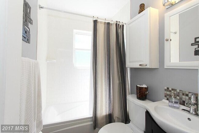 Building Photo - Wonderful Home in Great Arlington Location!