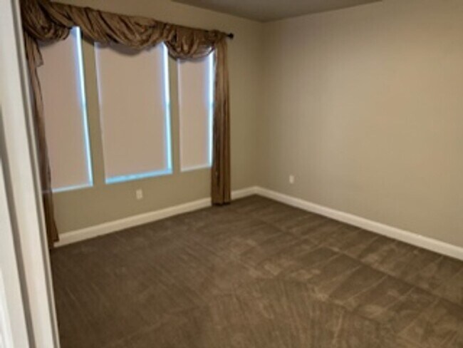 Building Photo - 4 Bedroom Condo With a Community Pool and ...