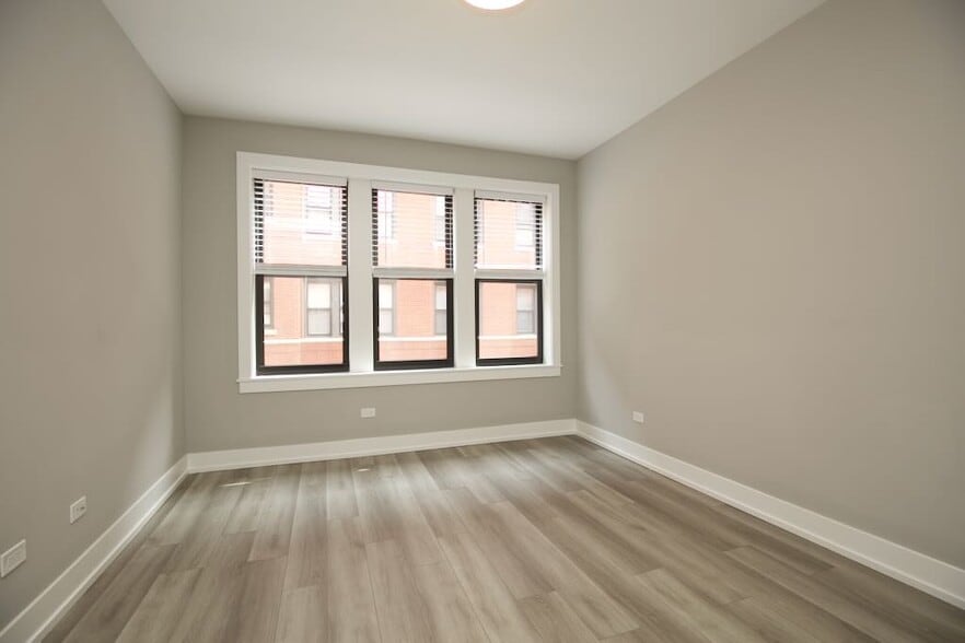 Building Photo - 3934 N Janssen Ave