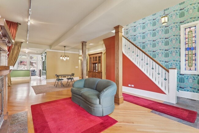 Building Photo - 1027 W Newport Ave