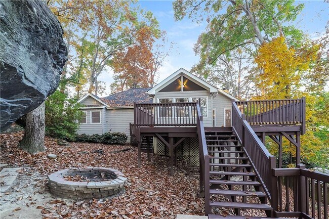 Building Photo - 2010 Golden Ridge Cir