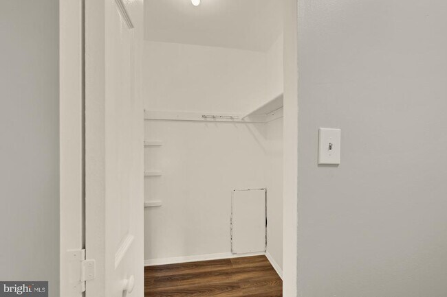 Building Photo - 5614 Bismach Dr