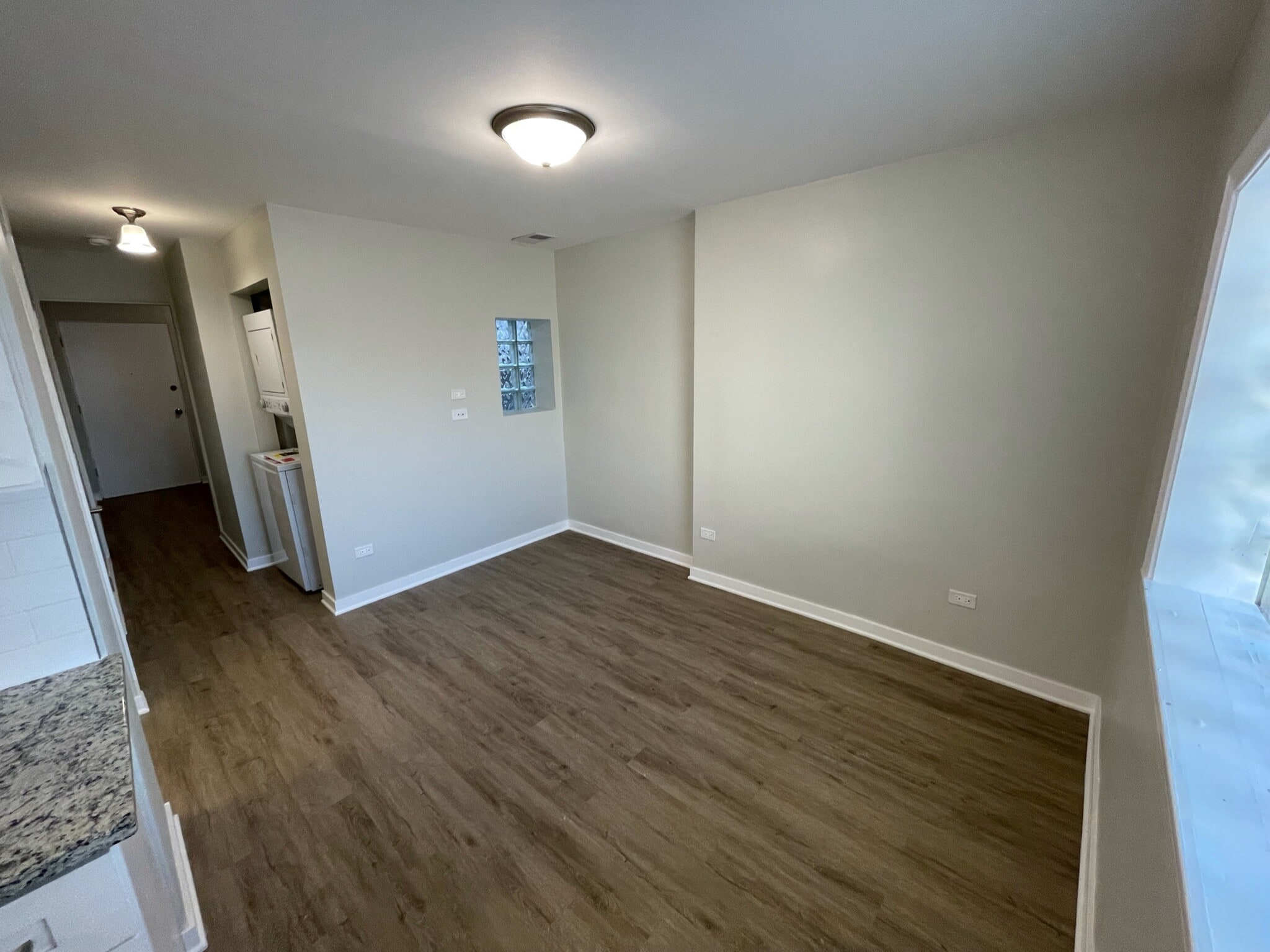 Building Photo - 2677 N Lincoln Ave