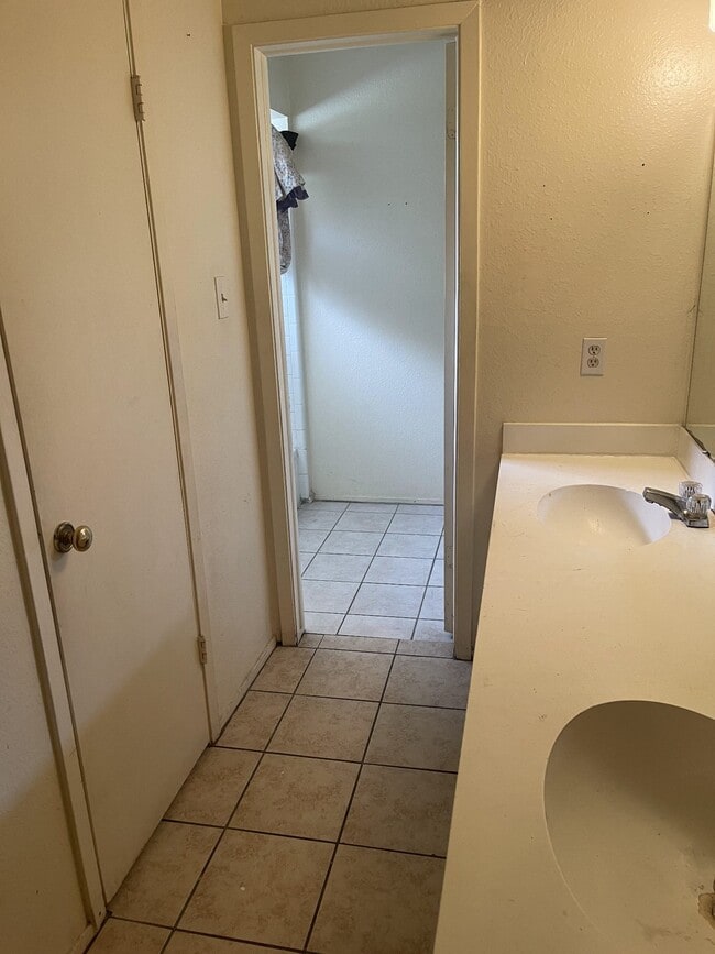 Building Photo - 708 Carol Lynn Dr