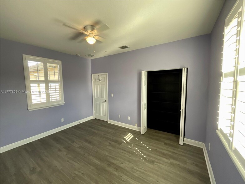 Building Photo - 14620 SW 15th St