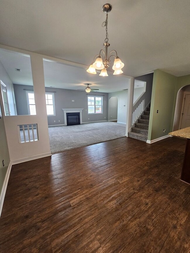 Building Photo - 4 Bedroom Home in Jacksonville