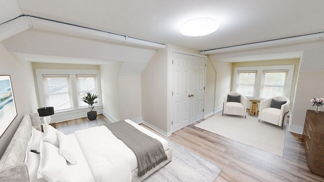 Building Photo - 6 BEDROOMS + 3.5 FULL BATHROOMS Single Family House