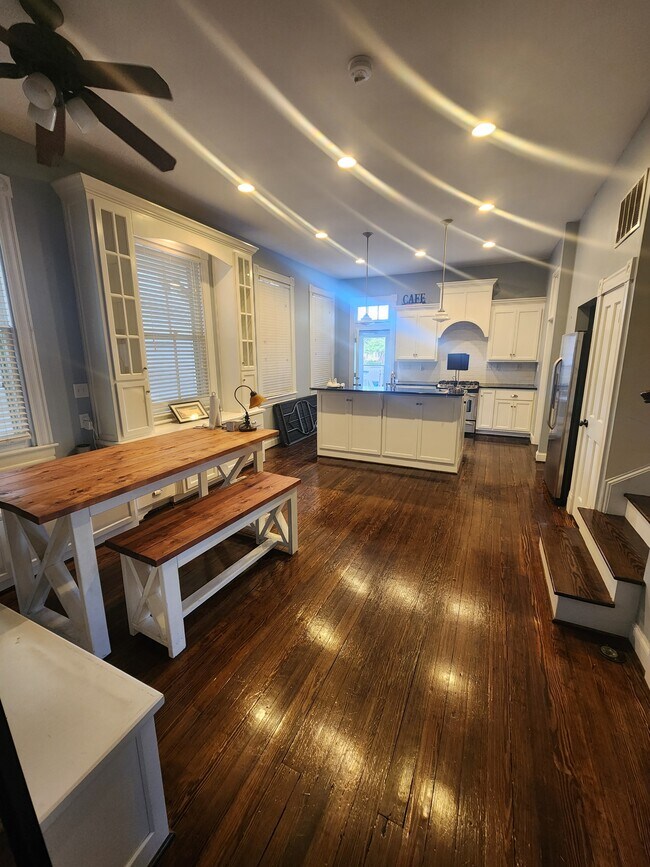 Building Photo - 436 Dinwiddie St