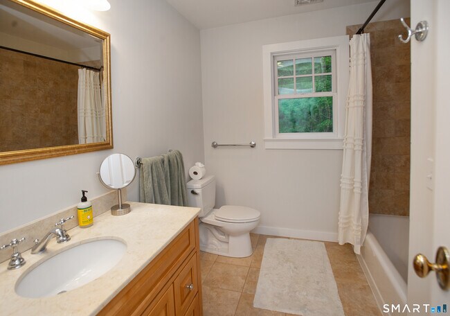 Building Photo - 128 Knollwood Dr