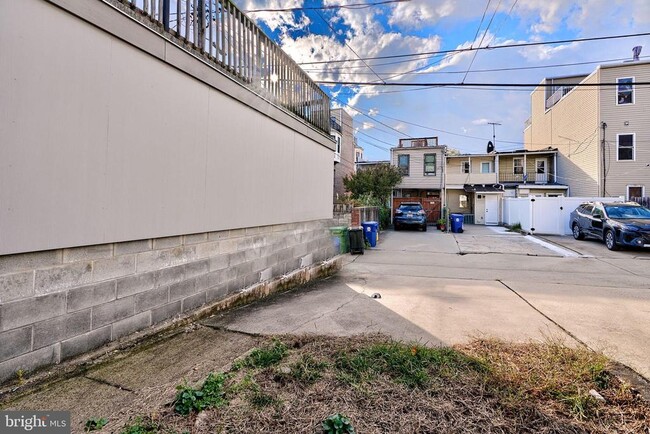 Building Photo - 1108 Baylis St