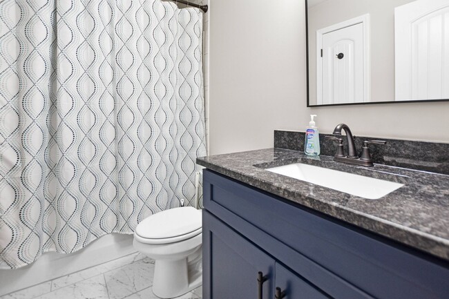 Building Photo - Pet Friendly Four Bedroom with Bonus!
