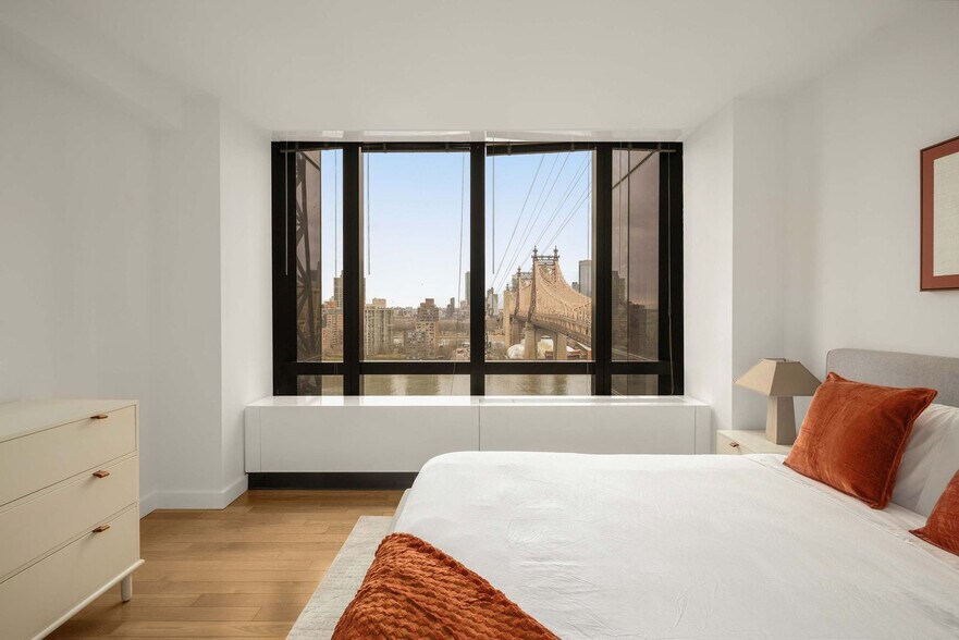 Building Photo - 1113 York Ave