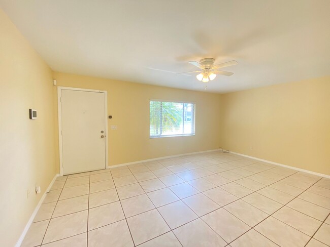 Building Photo - 3 Bed / 2 bath / 1 Car Garage Home with La...