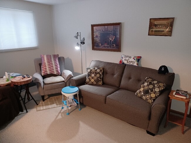 Building Photo - 320 Cypress St N