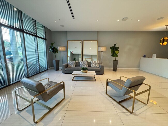 Building Photo - 321 NE 26th St