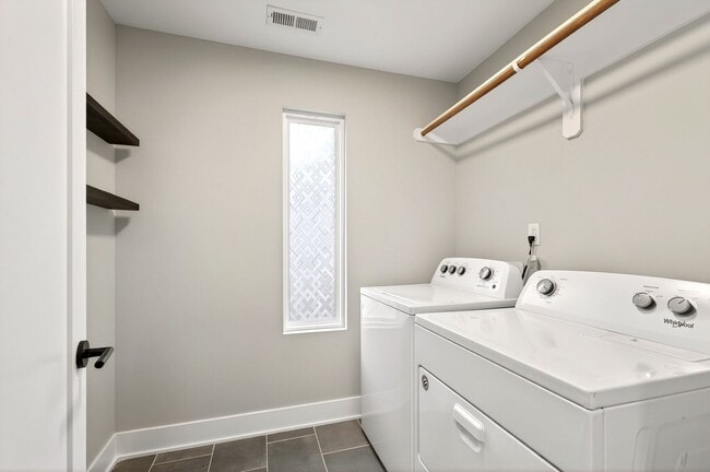 Building Photo - Modern 3BR Townhome in Millbank Village!