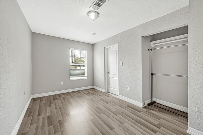 Building Photo - 306 E 38th St