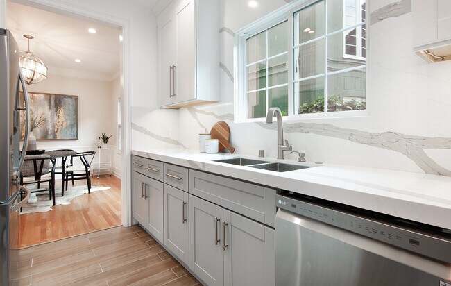 Building Photo - 422 Smithwood Dr