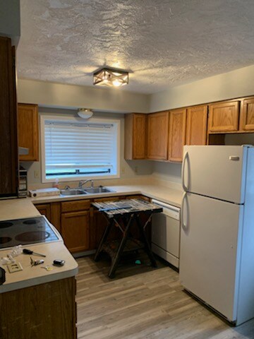 Building Photo - 2345 Stace St