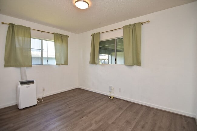 Building Photo - 3BR / 2Bath / 3Pkg - Home in Aiea!