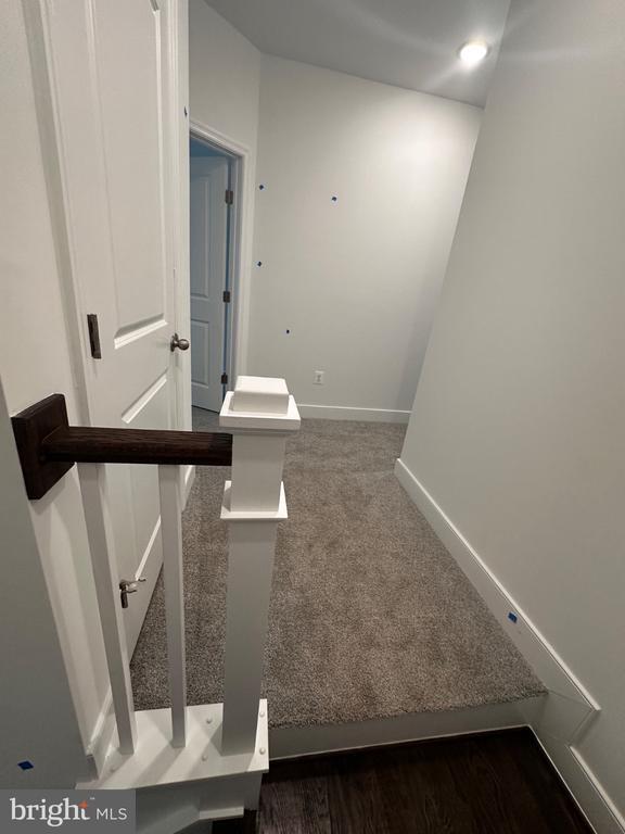 Building Photo - 2504 W Peninsula Dr