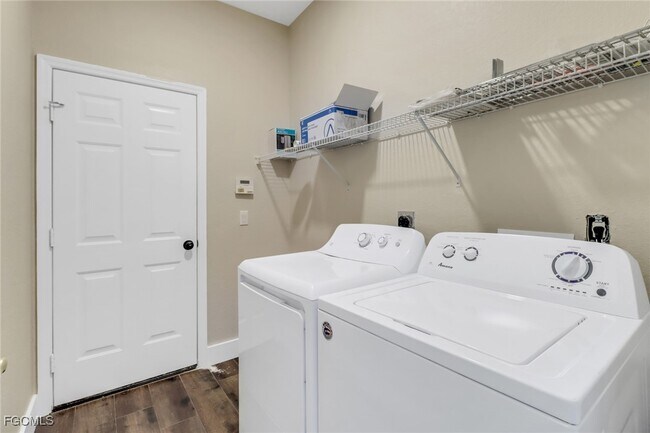 Building Photo - 14290 Reflection Lakes Dr