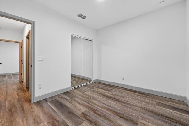 Building Photo - 2252 Fernwood St