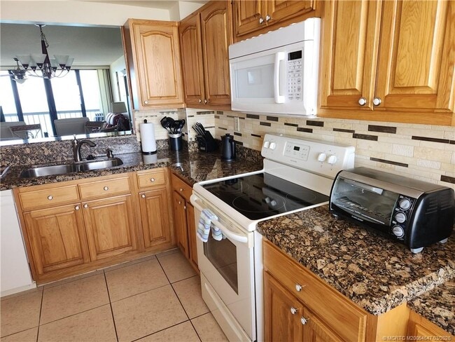 Building Photo - 10680 S Ocean Dr